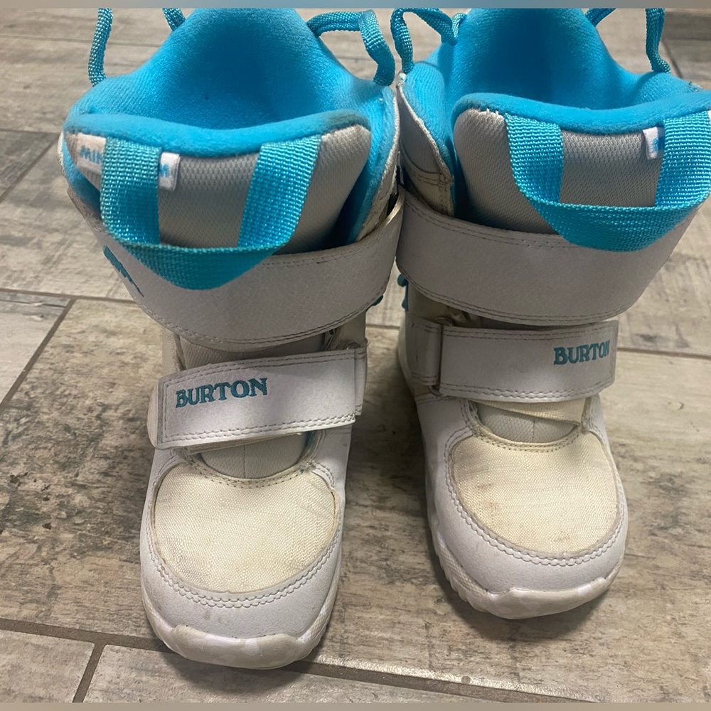 Toddler 9 snowboard boots
